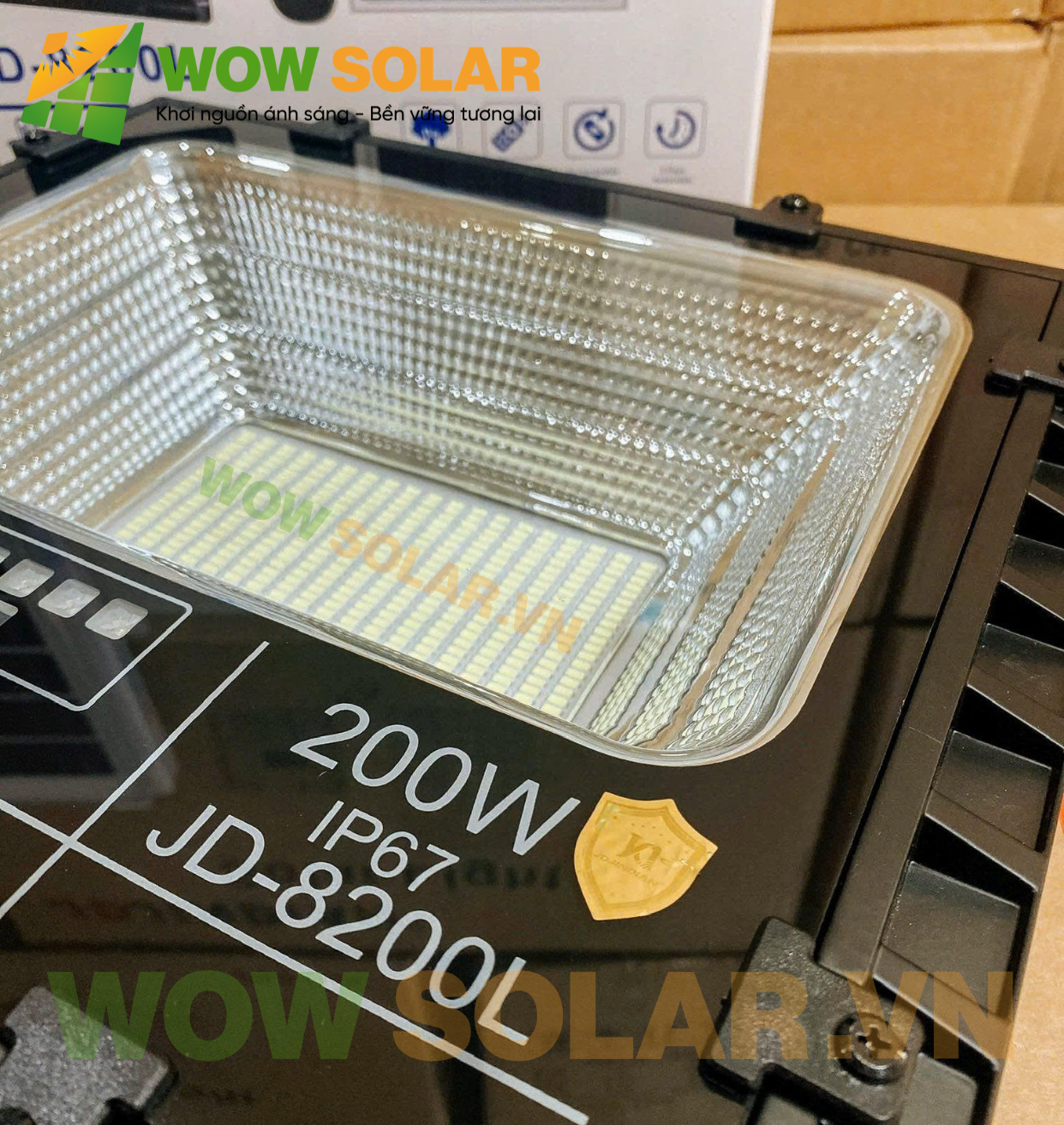 Đèn pha năng lượng mặt trời 200W